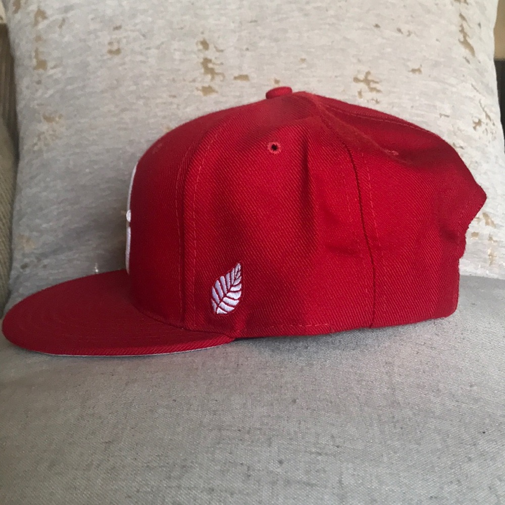 Red CLOUT hat - Picture 2 of 3